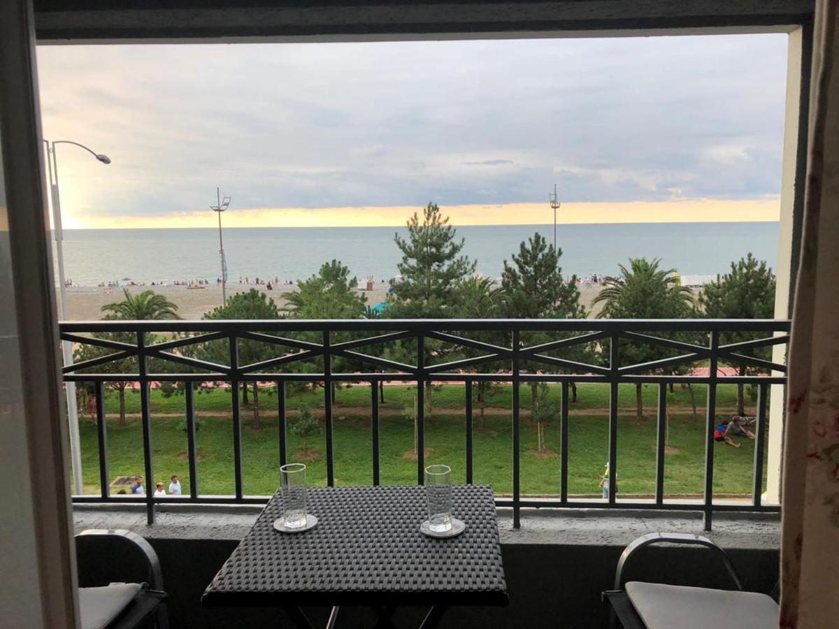 Amazing Magnolia Apartment Batumi Exterior photo